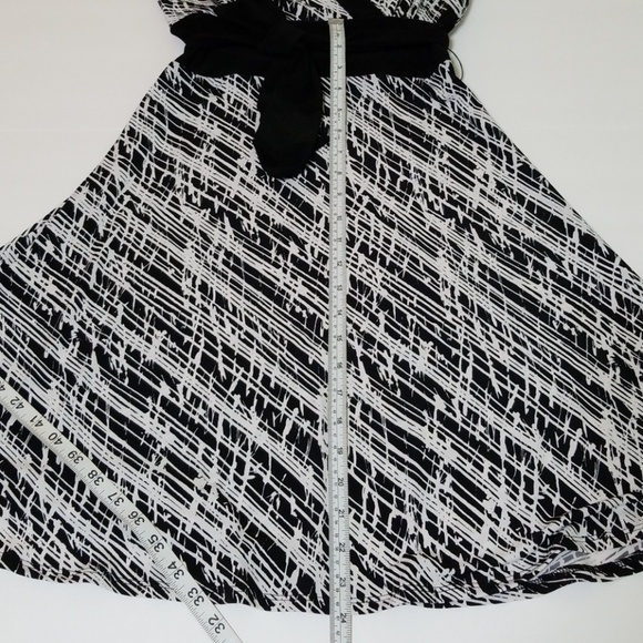 WHITE &BLACK DRESSES - Picture 7 of 8